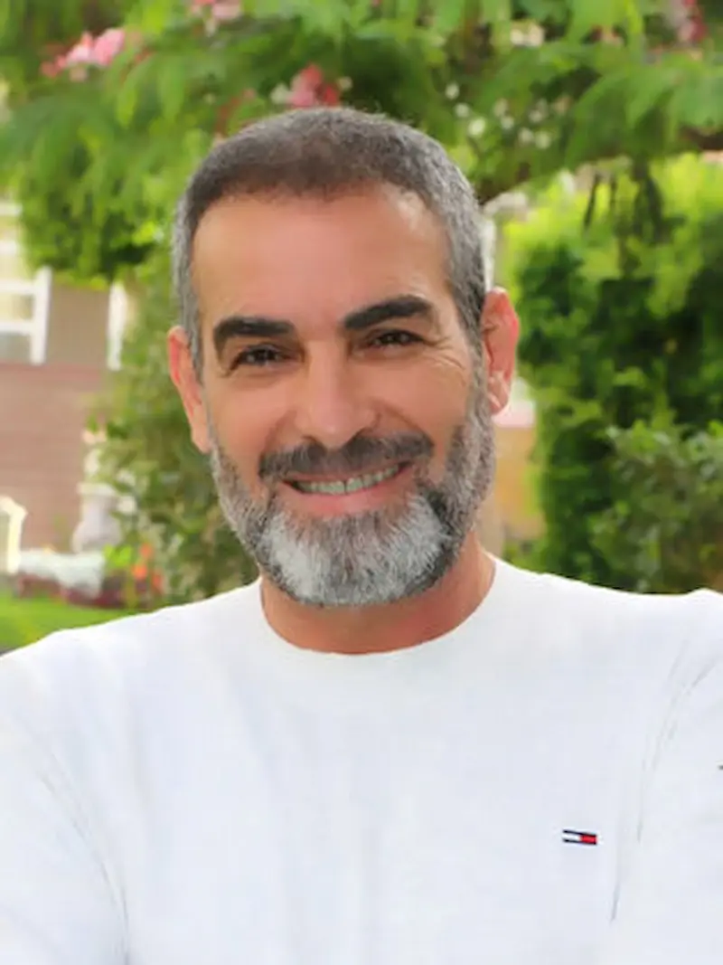 الحالة الصحية للفنان أحمد عبد العزيز بعد عملية الأحبال الصوتية